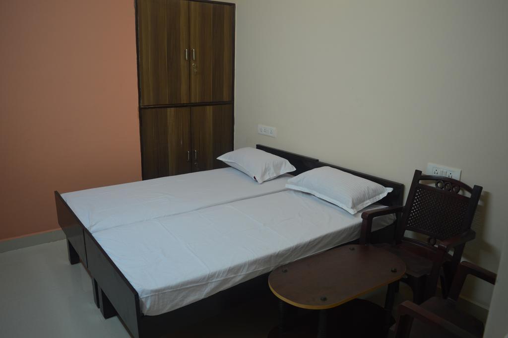 Sri Balaji Guest House Bangalore Exterior photo